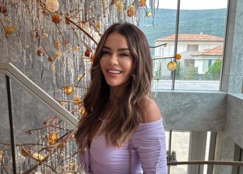 Ariana shton dyshimet se po bëhet sërish nënë, e mbulon barkun në këtë formë