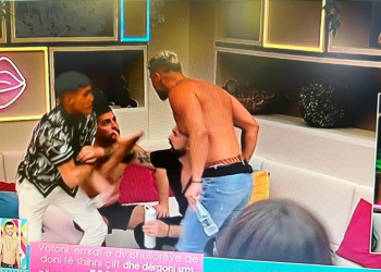 “Mos më fol”/ Pamjet e patransmetuara, Arlindi dhe Aleksandrosi përplasen ashpër për dy vajza