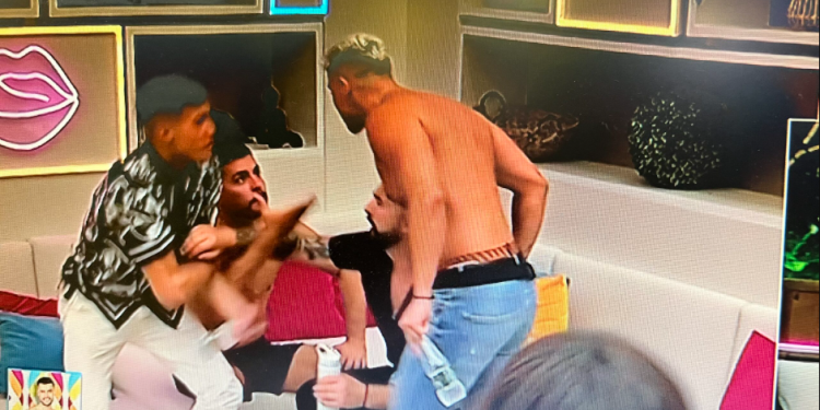 “Mos më fol”/ Pamjet e patransmetuara, Arlindi dhe Aleksandrosi përplasen ashpër për dy vajza