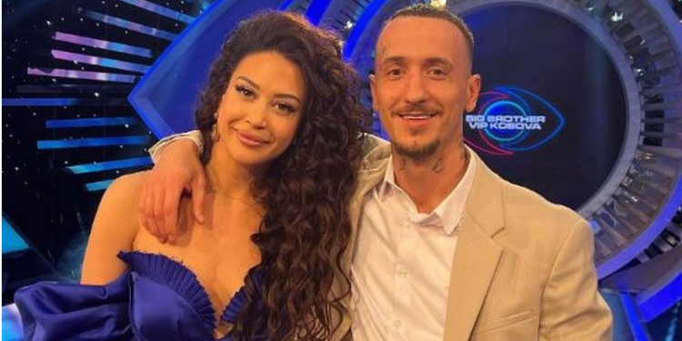 Çfarë po ndodh me shtatzanin e Vivit?, habit me linjat trupore