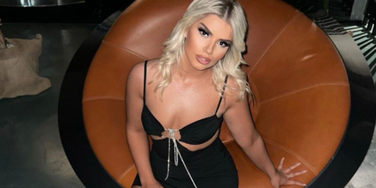 “Mos e nxirr shumë b*thën…”/ Moderatorja shqiptare shpërthen keq ndaj komentuesit: Ik shiko gruan tënde