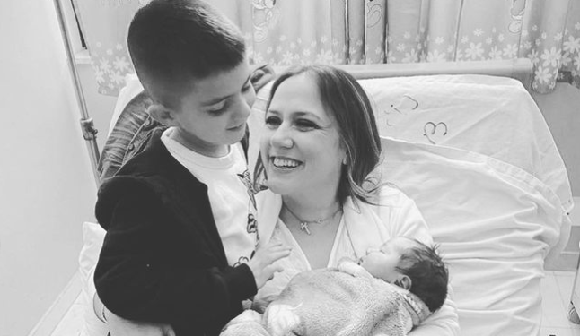 Dielli feston ditëlindjen, Arbana publikon foto të veçanta