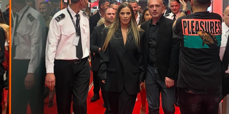 ”Aty ishin të gjithë për Luizin” / Olta Gixhari replikon me ndjekësen