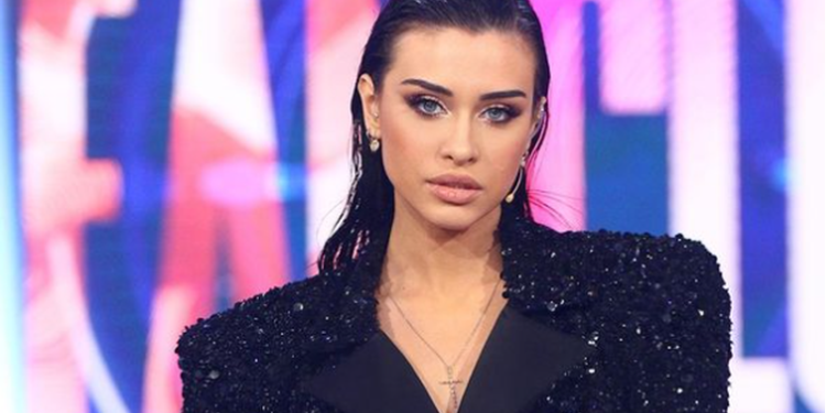 “Jam larguar mbi 20 herë nga shtëpia”, moderatorja rrëfen prapaskenat e jetës në çift