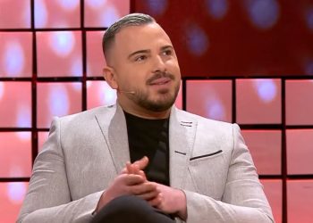 “Si do kërcesh me gjithë atë peshë”/ Ronaldo Sharka nuk ja kursen ndjekësit: E trishtë, sa shumë mllef nxirrni për dikë…