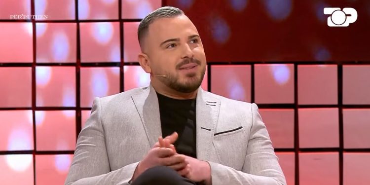 “Si do kërcesh me gjithë atë peshë”/ Ronaldo Sharka nuk ja kursen ndjekësit: E trishtë, sa shumë mllef nxirrni për dikë…