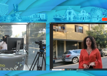 Ndodh në Durrës: Vajza ‘kap’ mamanë brenda shtëpisë me një burrë të huaj