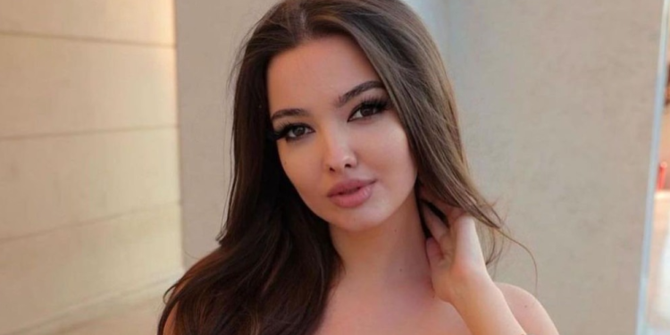 E bukura Ritë shfaqet edhe atraktive e veshur super ngushtë