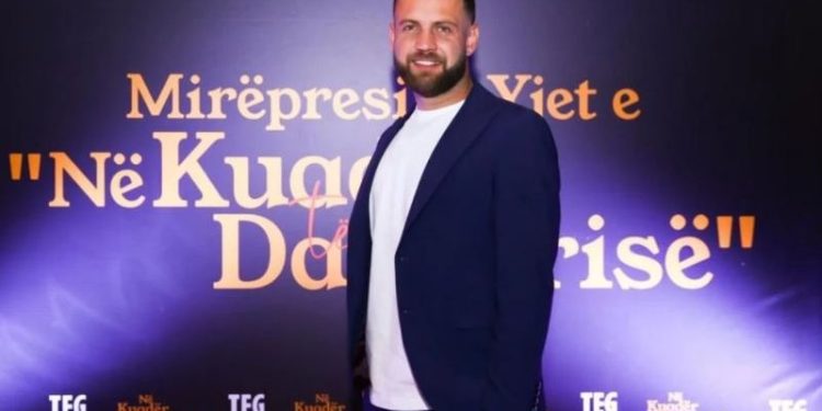 Para premierës në Korçë, Luizi shpreh emocionet: I jam mirënjohës atyre që më ndryshuan jetën…