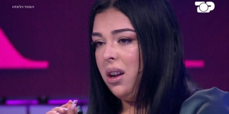 Çfarë ndodhi në studio? Konkurrentja e ‘Për’puthen’ shpërthen në lot, rrëfen kërcënimet…