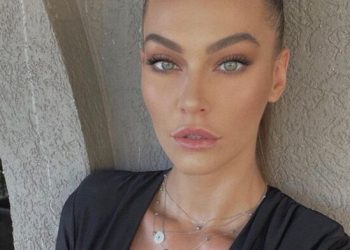 Gresa shfaqet vet e dyta! A është ky i dashuri i ri?