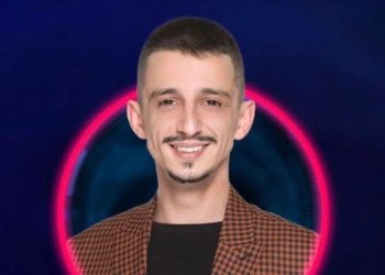 Gani Gërmia e “kallë” lojën, puth Albën