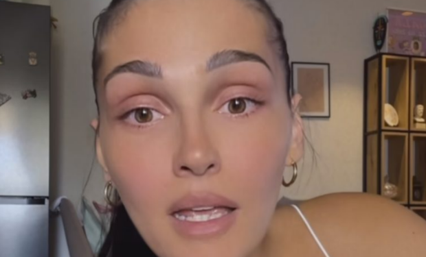 Vdekja e 3-vjeçarit, Eliona mes lotësh: ‘Ndihem fajtore, të njëjtën gjë kaloi edhe nipi im në atë klinikë’