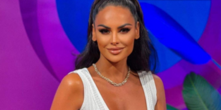 “Djemtë janë thjesht isha”, Juliana Nura rrëfen sfidat; nga puna si shitëse boronicash te blerja e shtëpisë së parë