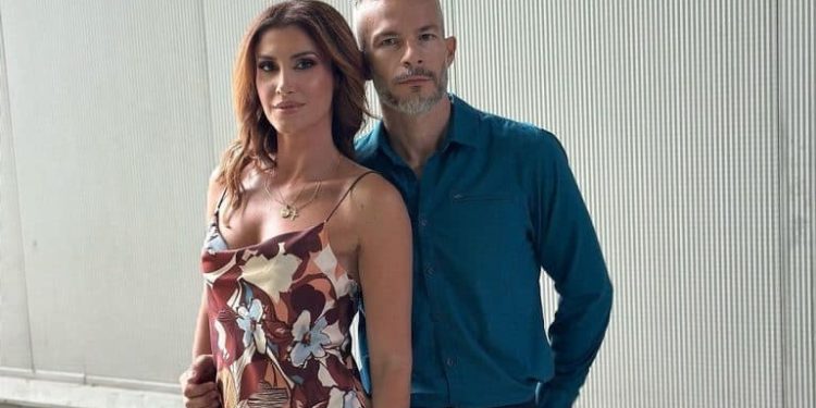 “Faleminderit që më do, edhe pse t’i prish rrobat në lavatriçe”, Aulona Musta bën dedikimin e rrallë për bashkëshortin