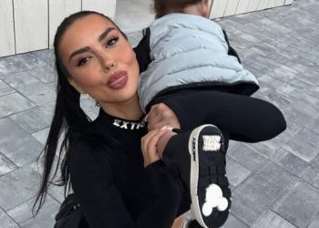 Enxhi po bëhet nënë për herë të dytë dhe e fsheh barkun në mënyrën më të lezetshme të mundshme