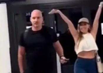 Nën tingujt e muzikës spanjolle , të kapur dorë për dorë , Olta Gixhari na tregon pak nga Dori (VIDEO)