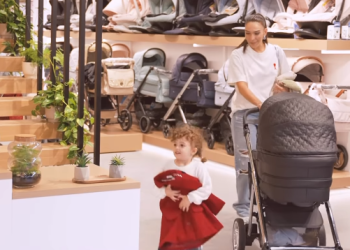 Ndonëse vajza është kopje e Jonidës , djali qenka krejt kundër tyre . Ja kujt i paska ngjarë