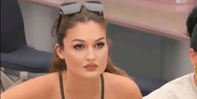 Njihuni me prindërit e Vesa Vllasaliut , ajo qenka kopja e babait!