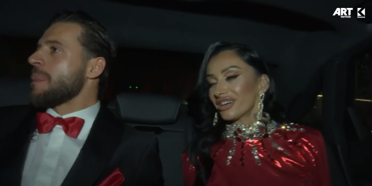 Alby emocionohet, flet me vajzën e saj në telefon