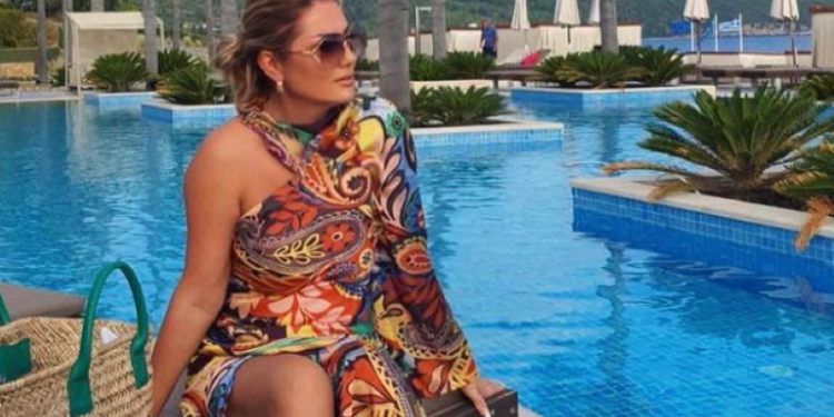 Motra e Edonës na prezanton me familjen e saj, qenka një familje e kompletuar dhe shumë e bukur