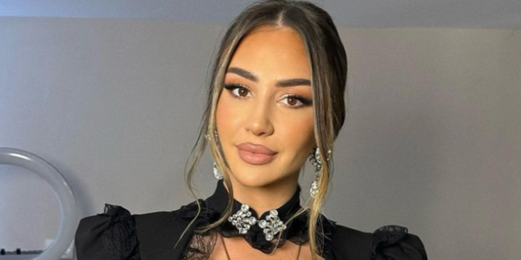 Pas zbulimit të lajmit, Kiara Tito poston foto duke ekspozuar barkun e rrumbullakosur