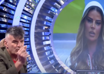 Momenti kur Santiana Maloku shan Bledi Manen gjatë spektaklit