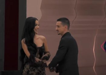 “Ja paska vlejt pritja” si e pritën banoren e re djemtë e shtëpisë (VIDEO)