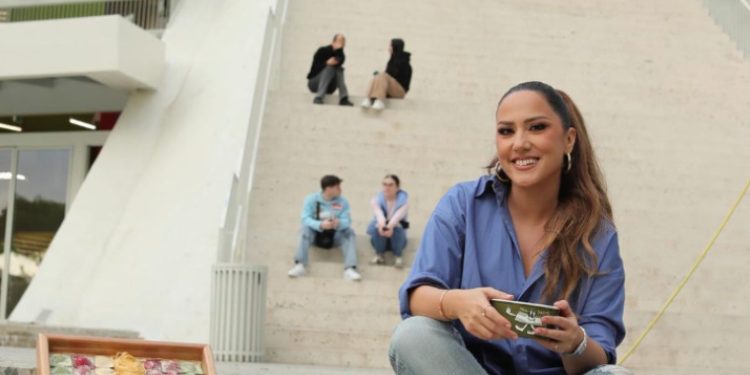 Lëndohet Arbana Osmani/ Ja çfarë i ka ndodhur papritur moderatores…