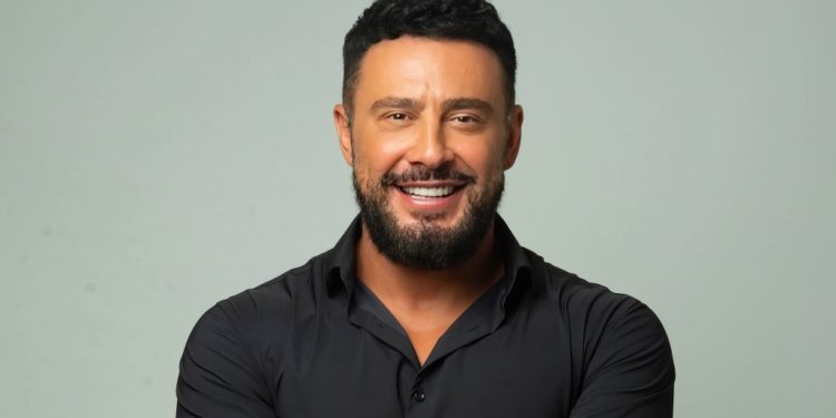 Robert Berisha nuk përmbahet, publikon momente intime me të dashurën