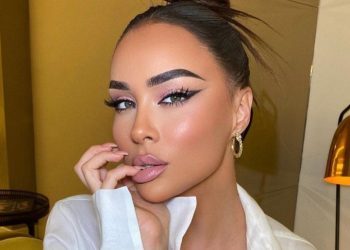 Xhensila Myrtezaj shfaqet në stadium pak ditë pas lindjes, me kë shoqërohej këngëtarja? Fotot dalin…