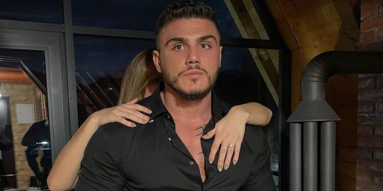 Ish-konkurrenti i Për’puthen bëhet baba i një vajze!