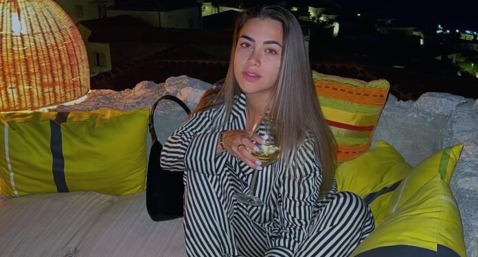 Sara e Ledrit për pak na e tregoi ‘Zogun’ në këtë fund super të shkurtër