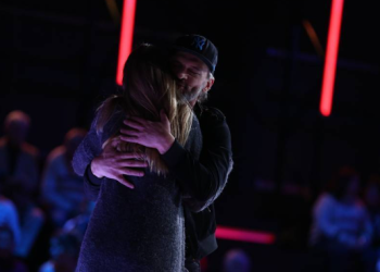 Këngëtari i njohur takohet me vajzën pas 30 vitesh, mes emocioneve tregon arsyen pse nëna e vajzës nuk e la t’a takonte kurrë (PREKËSE)