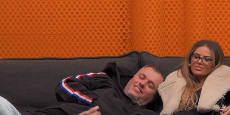 Çfarë është duke ndodhur, Buci tenton t’ia tërheq me forcë dorën Santianës, publikohet tjetër video