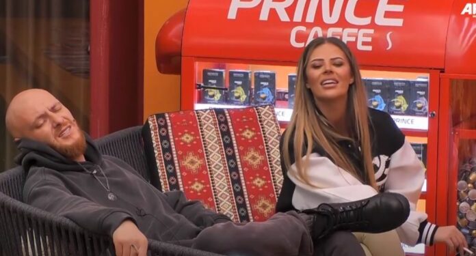 Santiana nuk e ka problem, e këndon hitin e ish vjehrrës Gilit, në Big Brother Vip Kosova