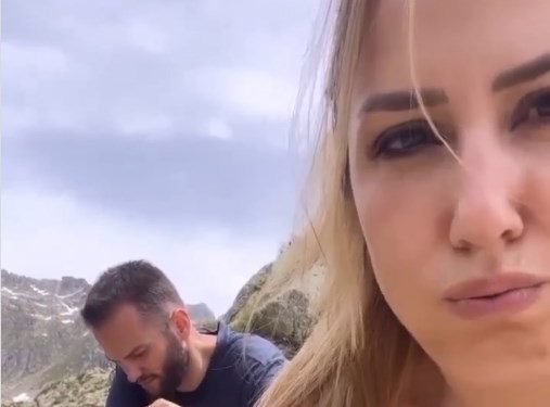 ‘’Hyra në këtë derë … ‘’ / Arbana Osmani jep ‘lamtumirën’ e fundit Top Channel-it?