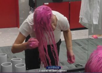 ‘Ҫmendet’ Edona, flokët i lyen krejt “pink” (VIDEO)