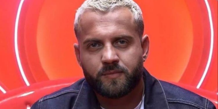 Kush po e shfrytëzon Luizin? Këngëtari shfaqet i shqetësuar (Foto)