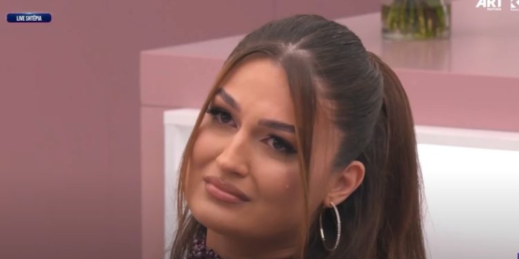 Lotët e Vesës prekën publikun shqipëtar?Nuk do t’a besoni çfarë po ndodh me të jashtë shtëpisë së BBVIP