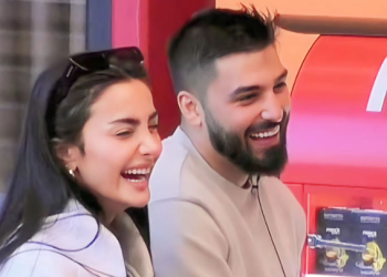 Alba ia shpreh pëlqimin Azemit, më në fund ndodh puthja e parë