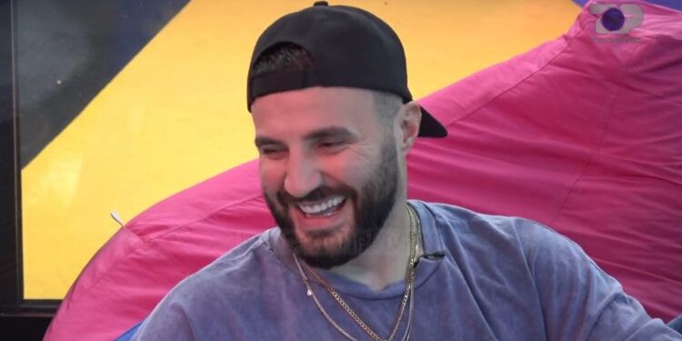 Dj PM “përkëdhel” nënën e tij në ditën e saj të lindjes!