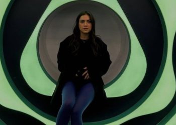 Si reagoi Sara kur u vendos kënga e Dafinës dhe Ledrit në festë? (Video)