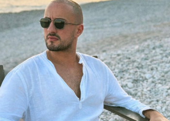 Kristi romantik?! Ja çfarë i dedikon të dashurës së tij?