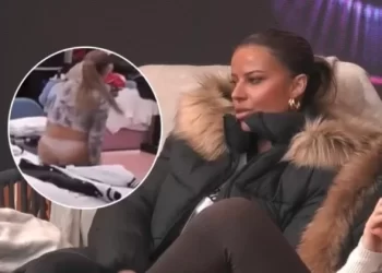 Video e sikletshme e Santianës, zhvishet në sy të banorëve të…