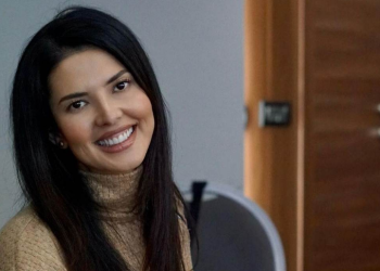 Agnesa Vuthajt i shkruan në ballë: Shtatëzëne