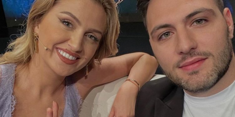 Beniada flet për herë të parë publikisht pas ndarjes nga Blert Hajdari