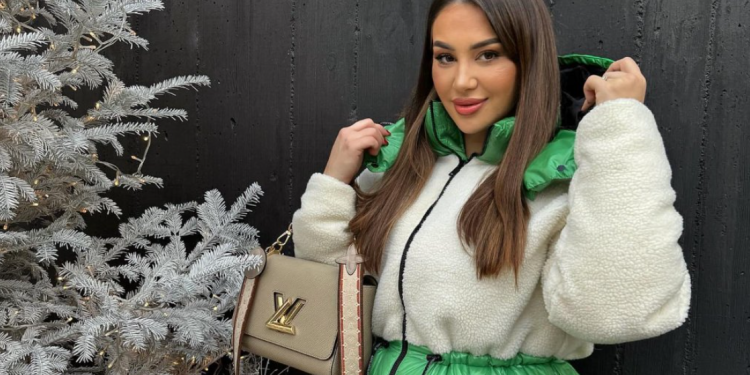 Ndryshe nga shtatëzënat tjera, Kiara i mbanë të pasmet në vend të barkut