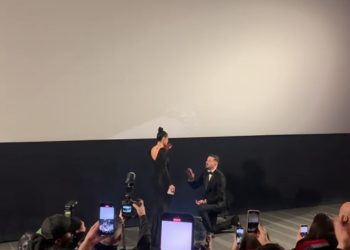 Donald i propozon fejesë Borës gjatë premierës së filmit