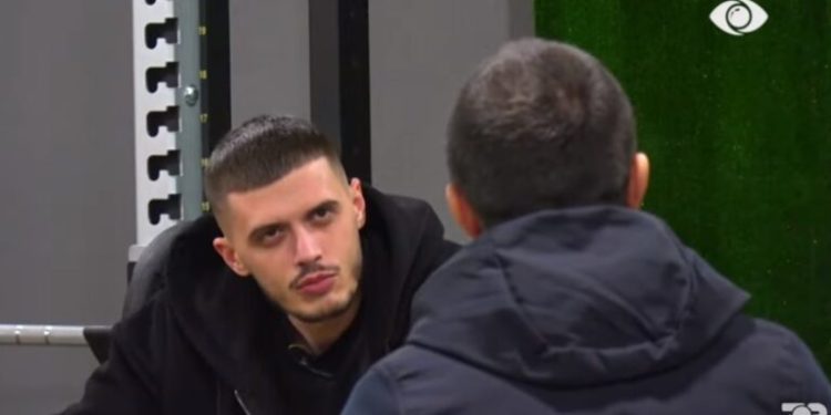 Bardhi bëhet ‘hor’ në rrjetë? / Gënjen banorët  e BBVA 3 për moshën e tij